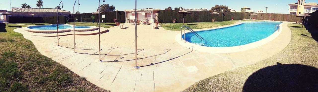 Fabulous Detached Large Villa 5 Bedrooms 3 Bathrooms Backing Onto Villamartin Golf Course Εξωτερικό φωτογραφία