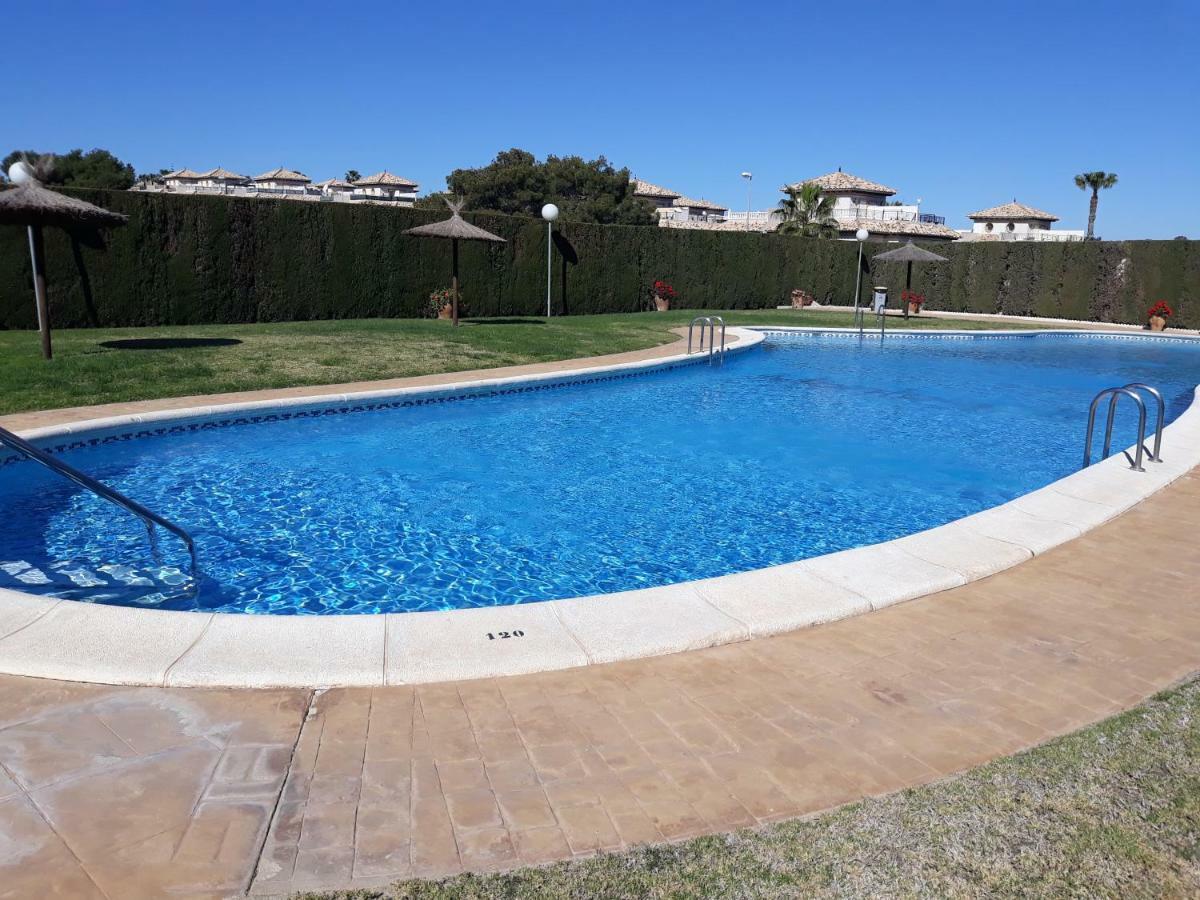 Fabulous Detached Large Villa 5 Bedrooms 3 Bathrooms Backing Onto Villamartin Golf Course Εξωτερικό φωτογραφία